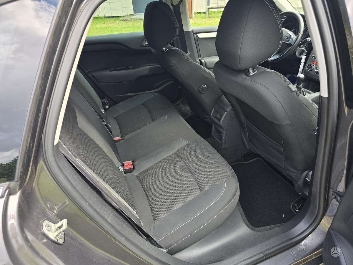 Citroen C4, 1.6 l., hatchback