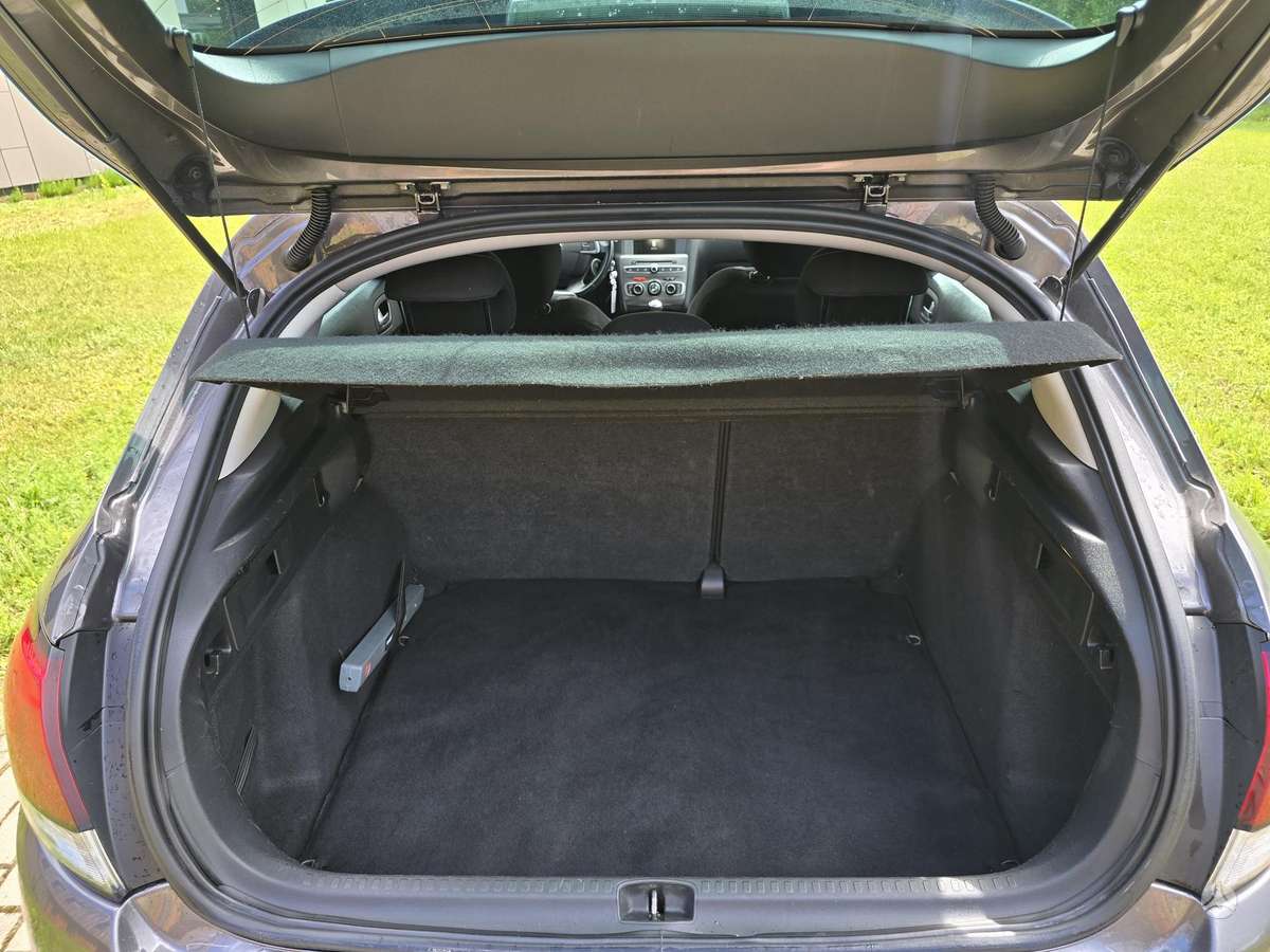 Citroen C4, 1.6 l., hatchback