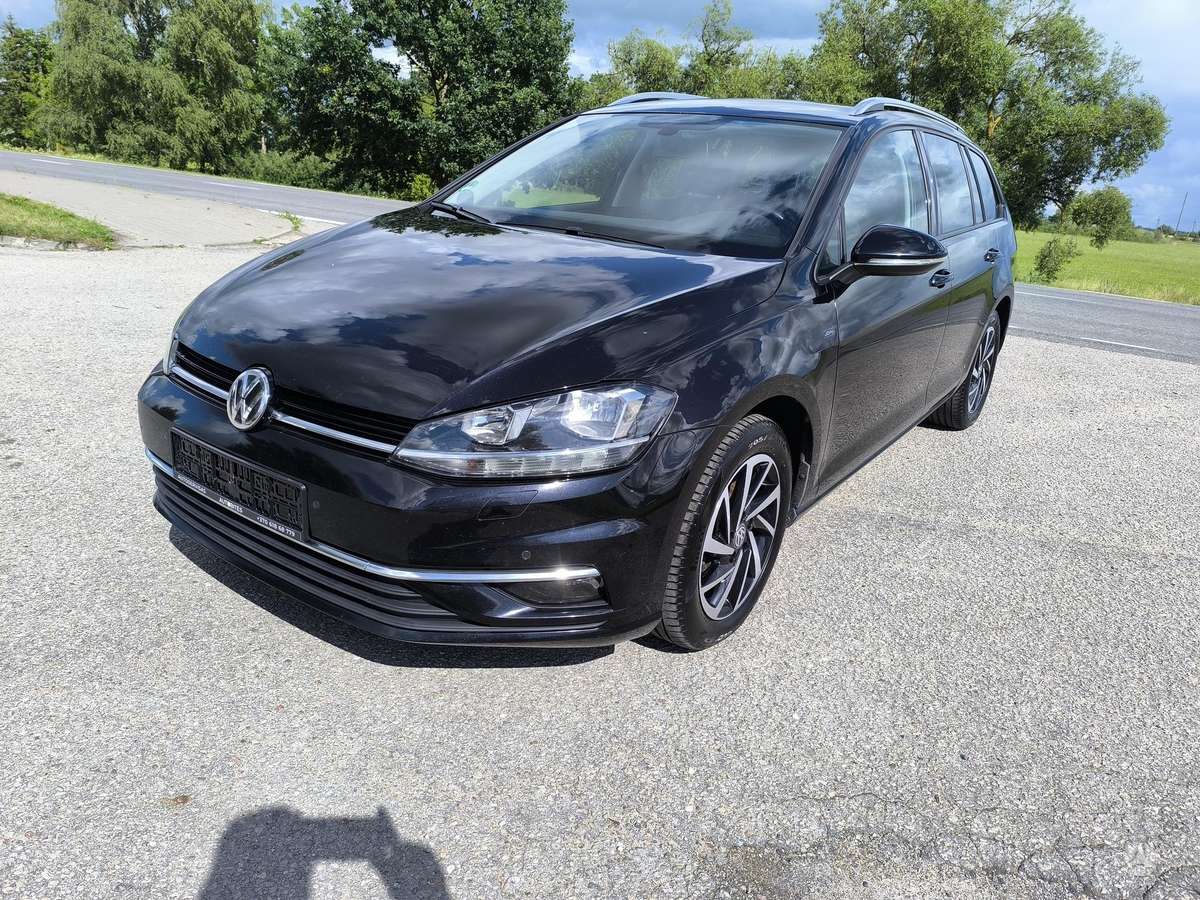 Volkswagen Golf - 1