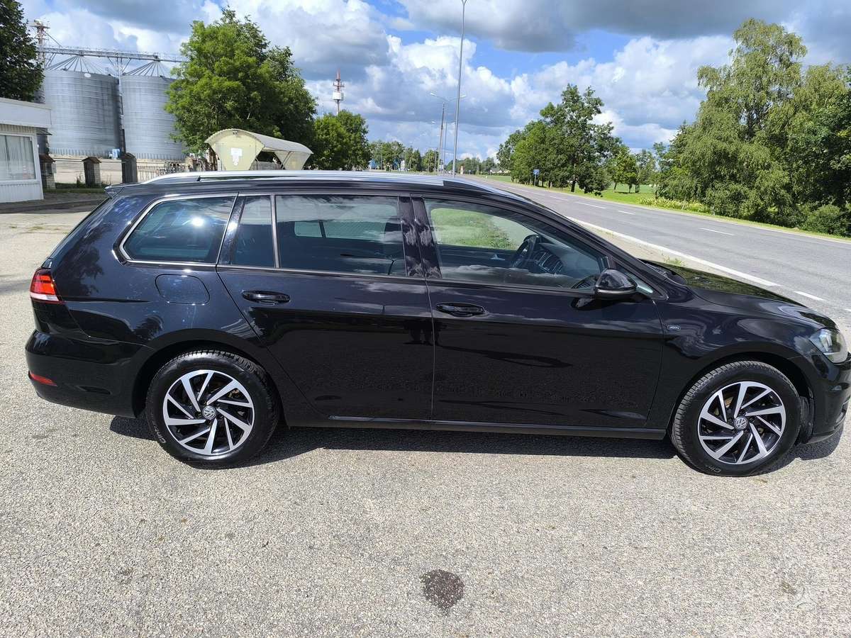 Volkswagen Golf - 6