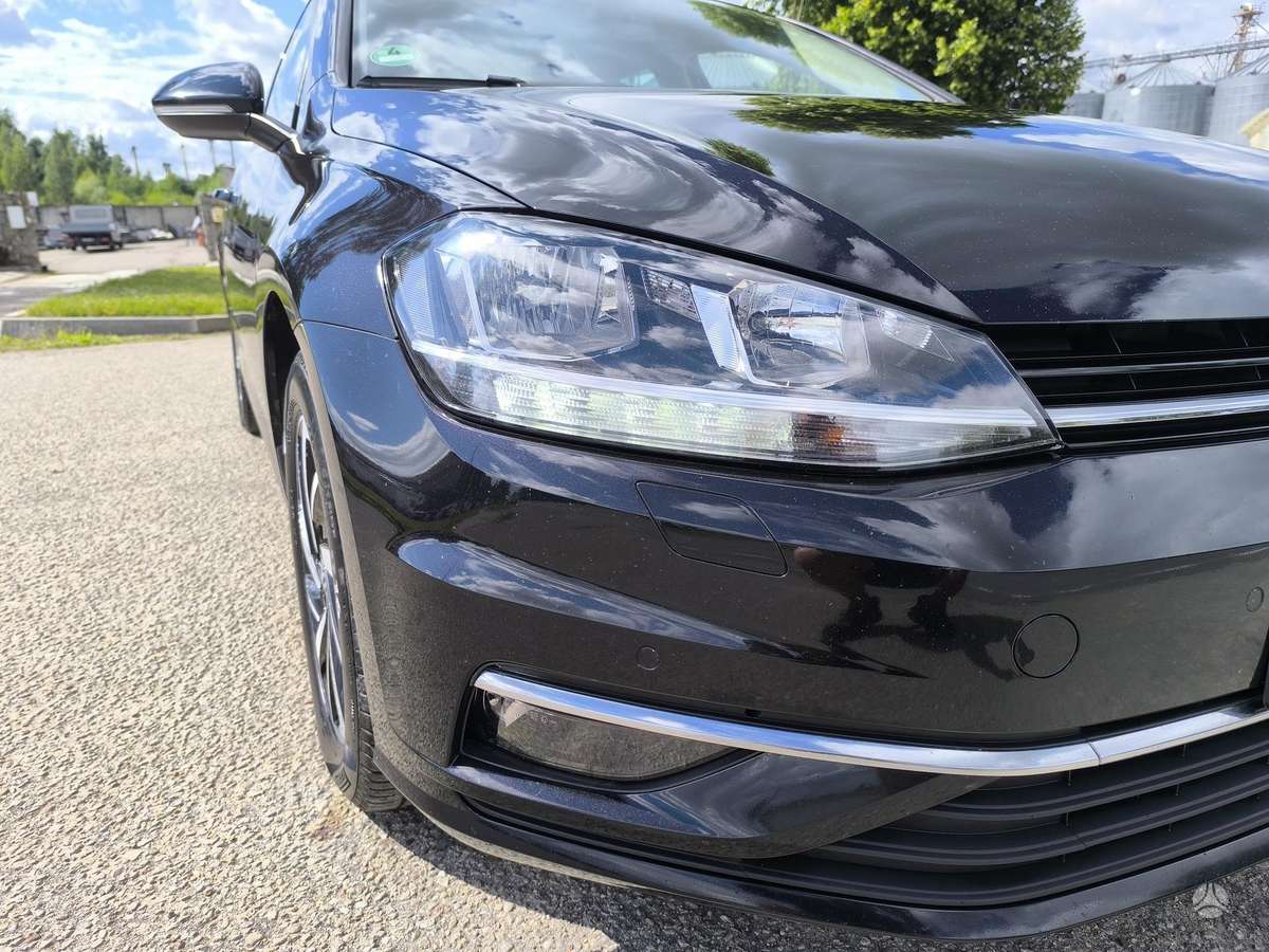 Volkswagen Golf - 8