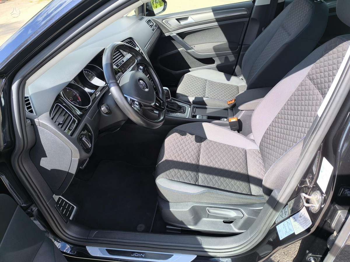 Volkswagen Golf - 10