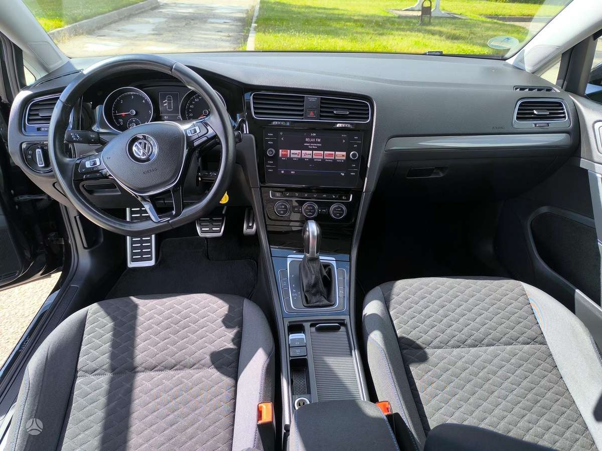 Volkswagen Golf - 12