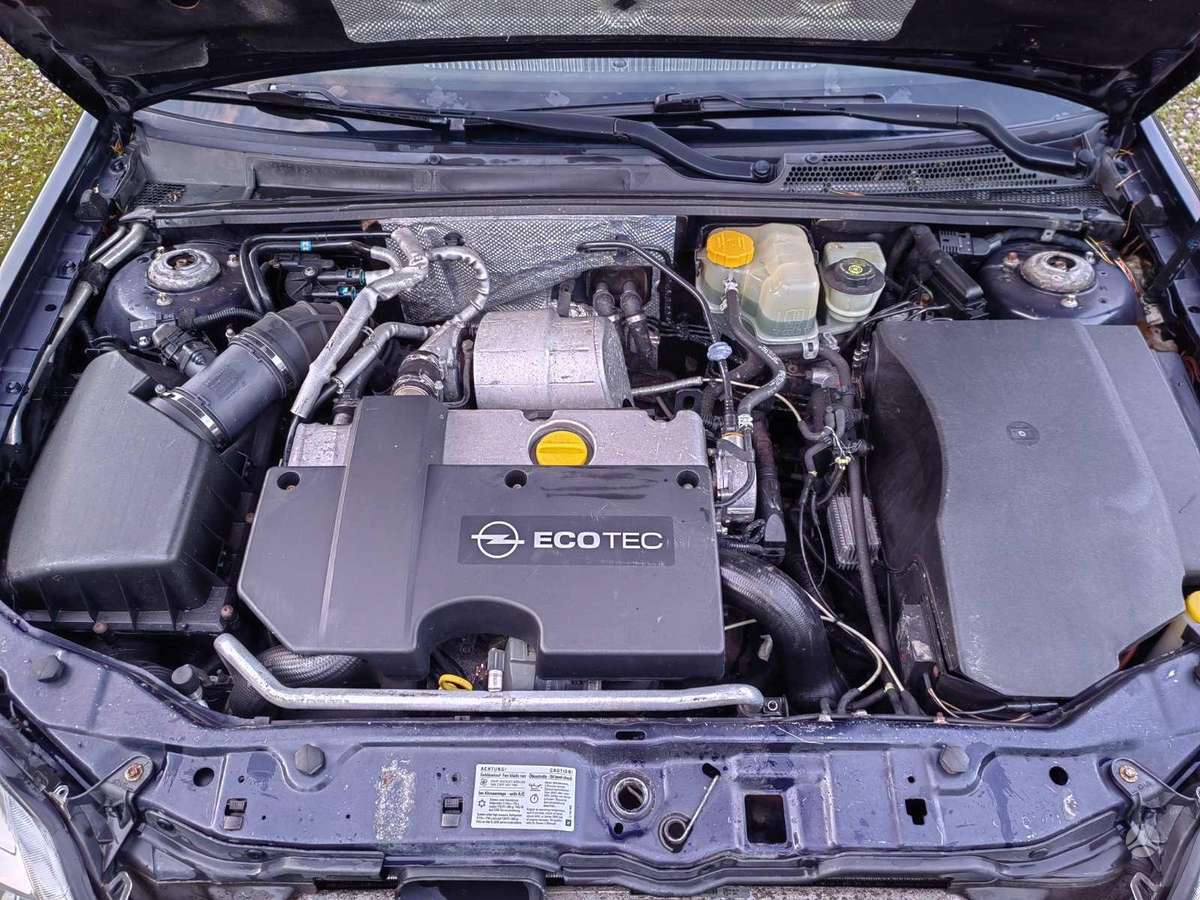 Opel Vectra, 2.2 l., universalas