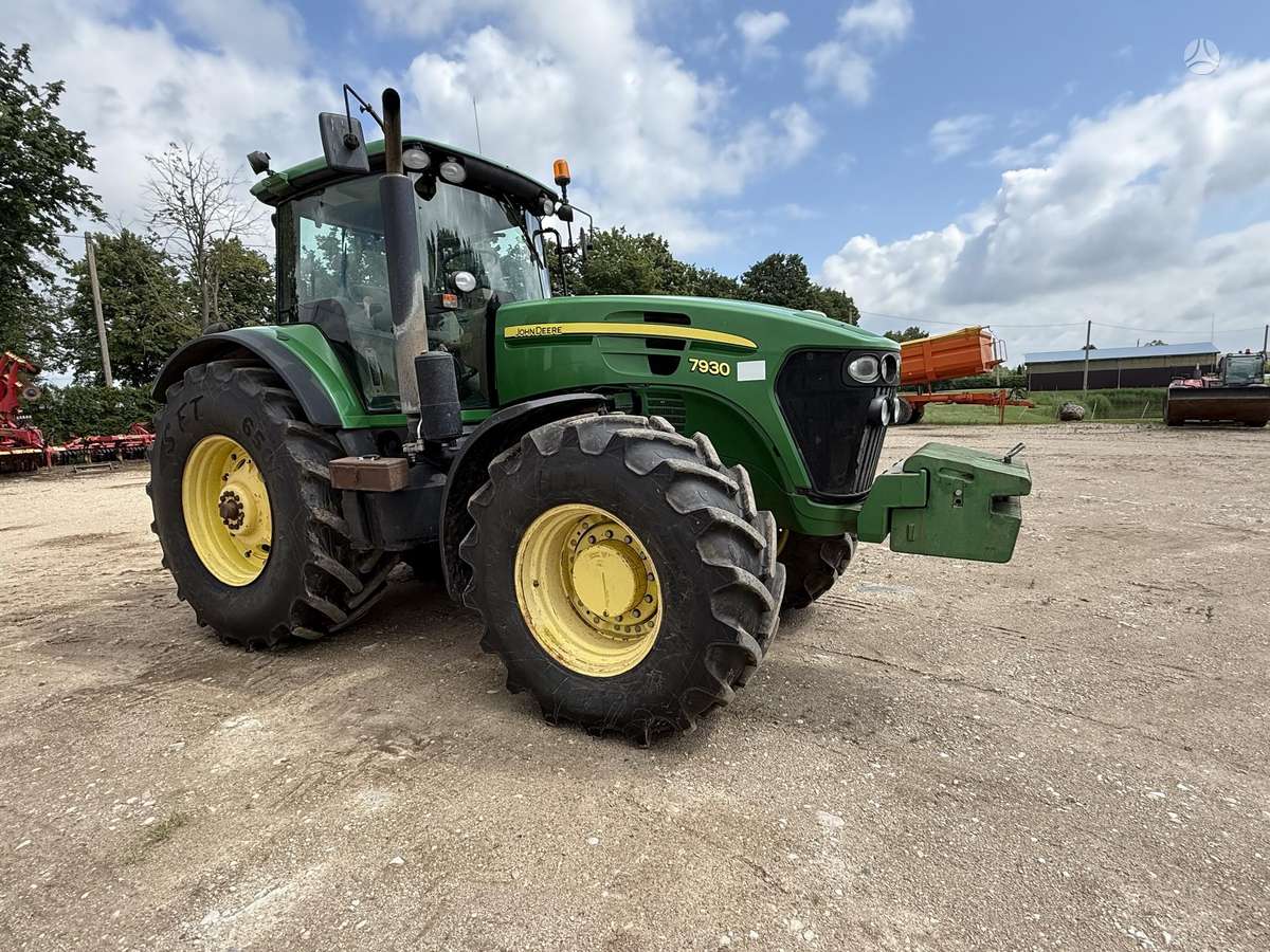 John Deere 7930, traktori