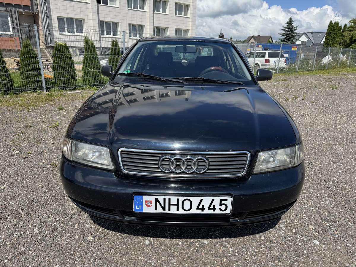 Audi A4, 1.8 l., Седан