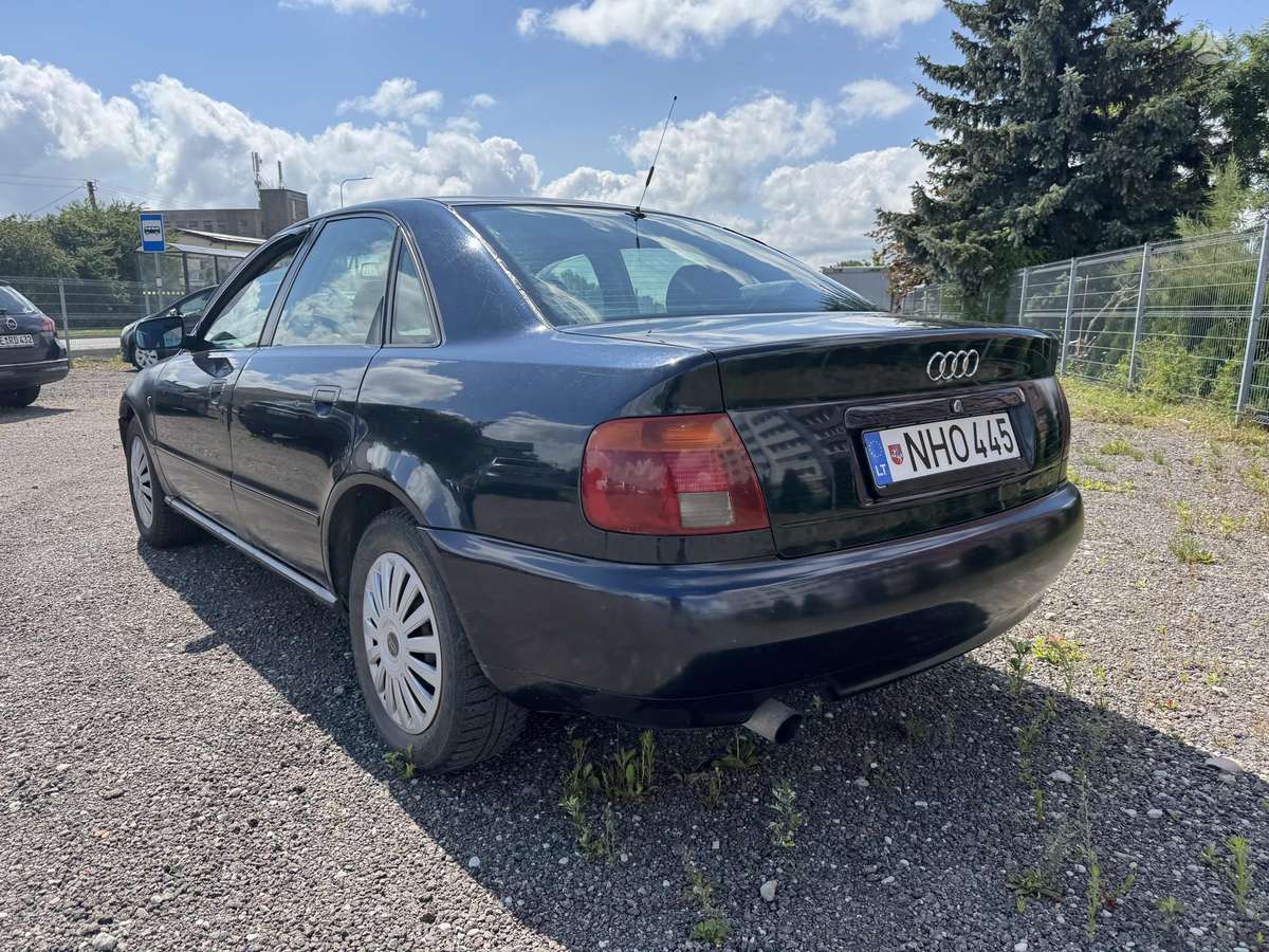 Audi A4, 1.8 l., Седан