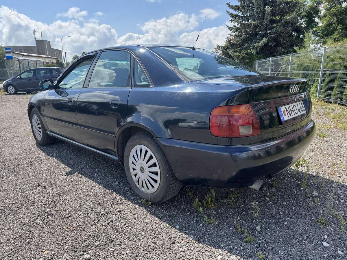 Audi A4, 1.8 l., Седан