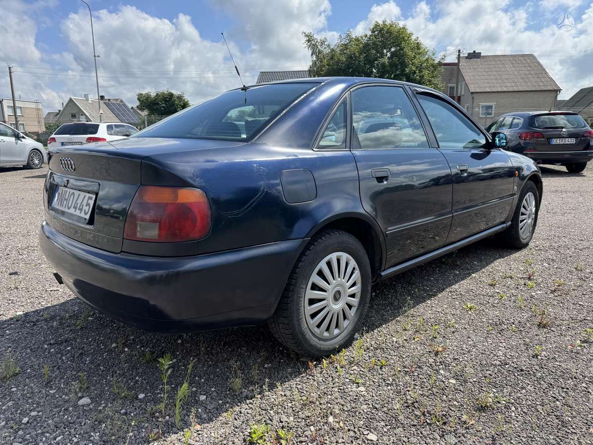 Audi A4, 1.8 l., Седан