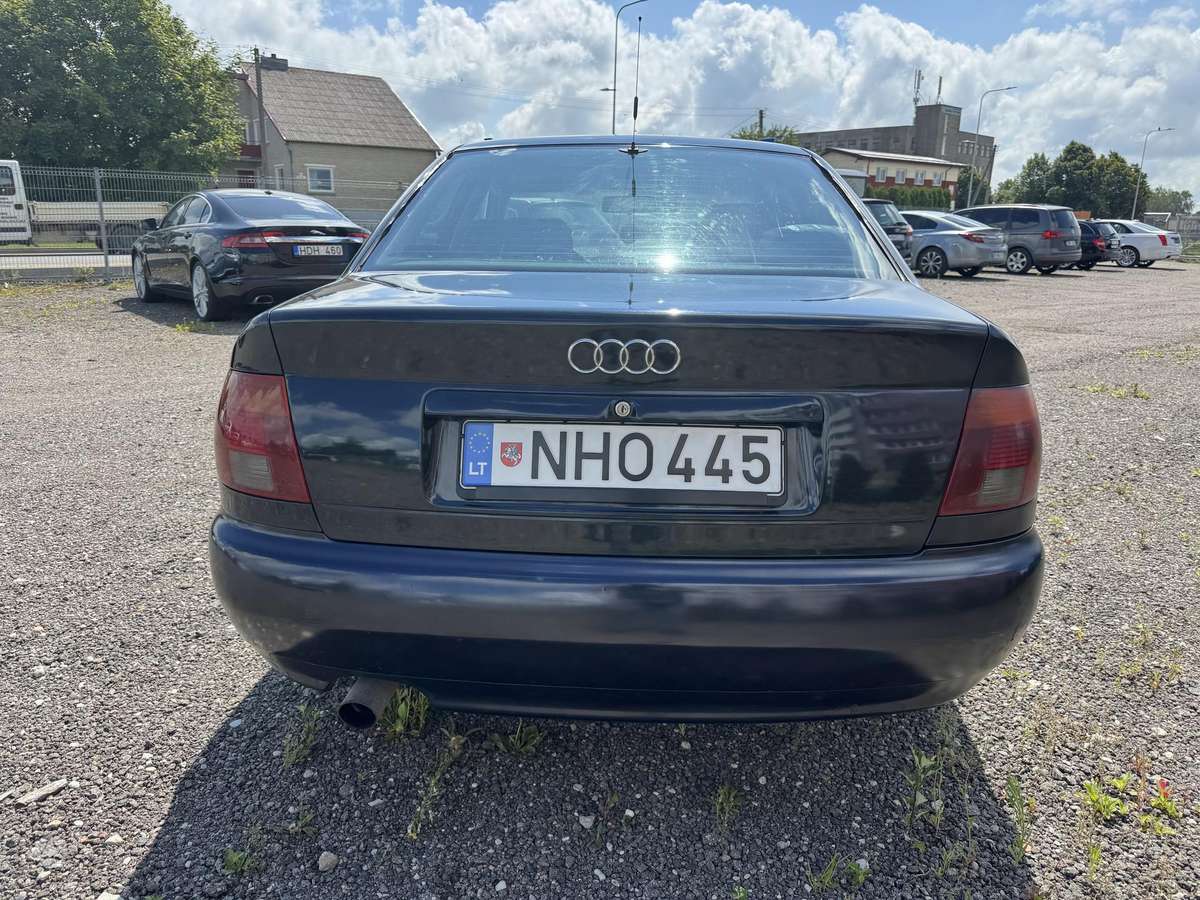 Audi A4, 1.8 l., Седан