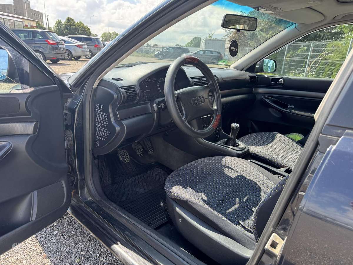 Audi A4, 1.8 l., Седан