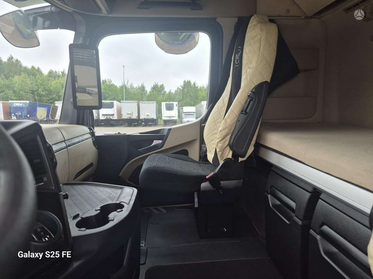 Mercedes-Benz Actros 1845, double sleeper