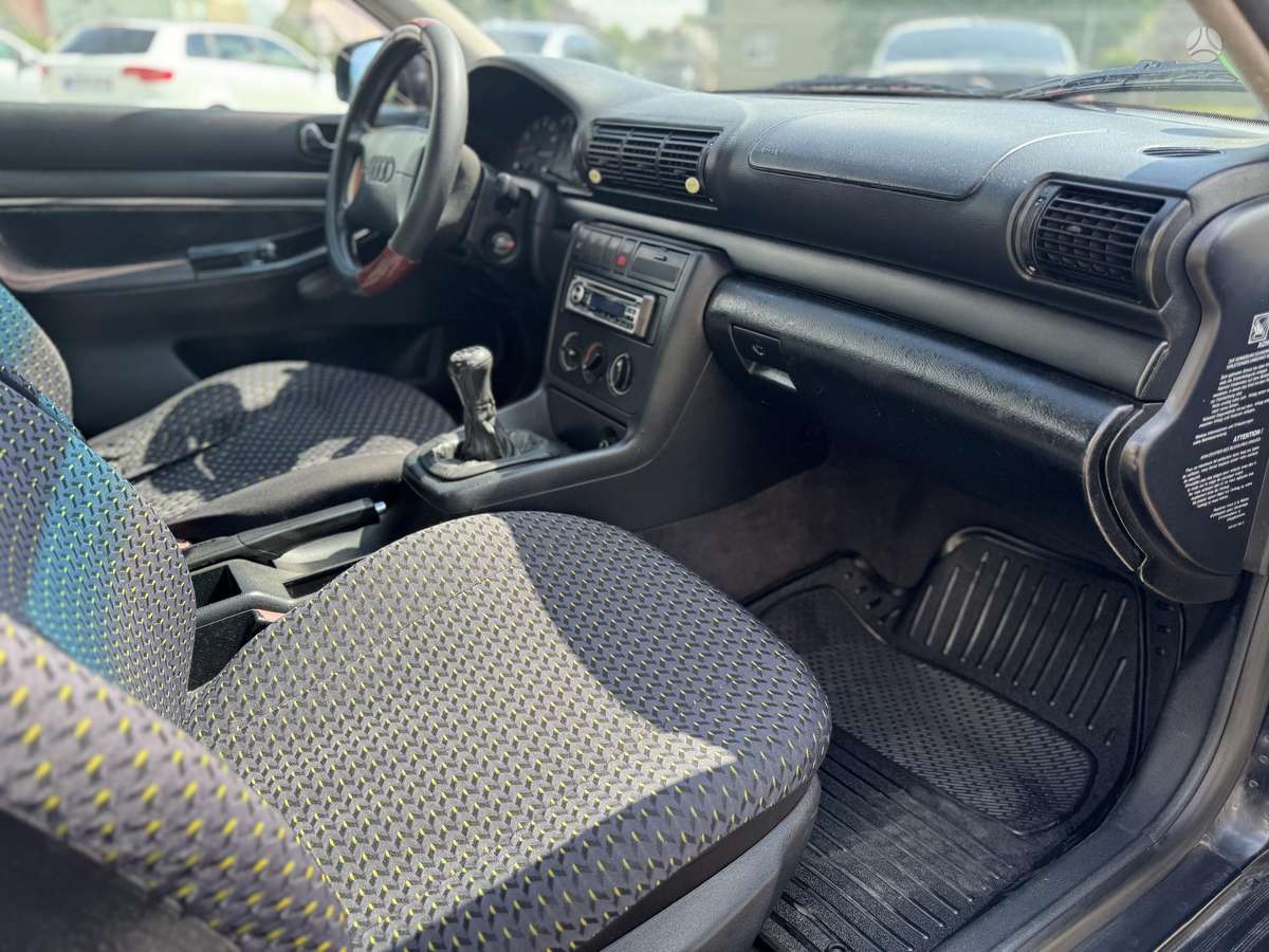 Audi A4, 1.8 l., Седан