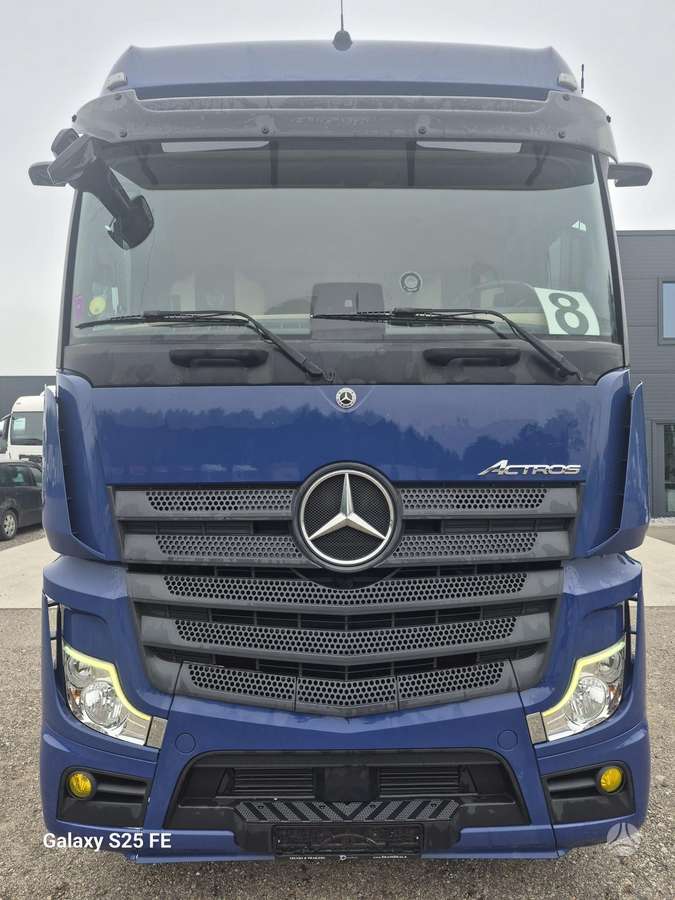 Mercedes-Benz Actros 1845, double sleeper