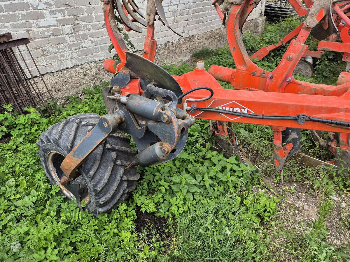 Kuhn Vari-master 153, плуги