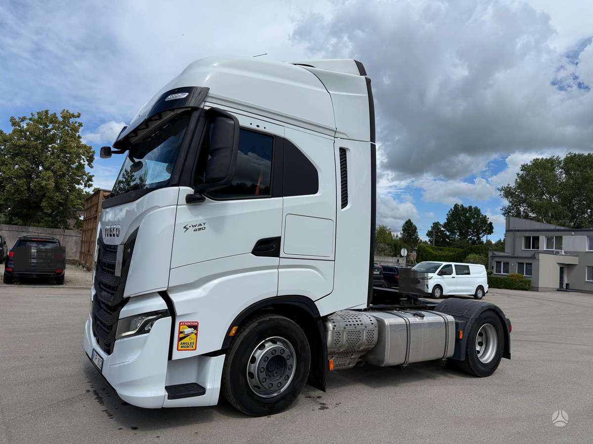 Iveco S-WAY 490 AG, double sleeper