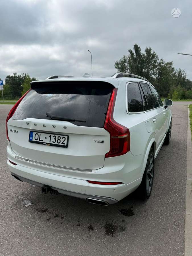 Volvo XC90 - 11