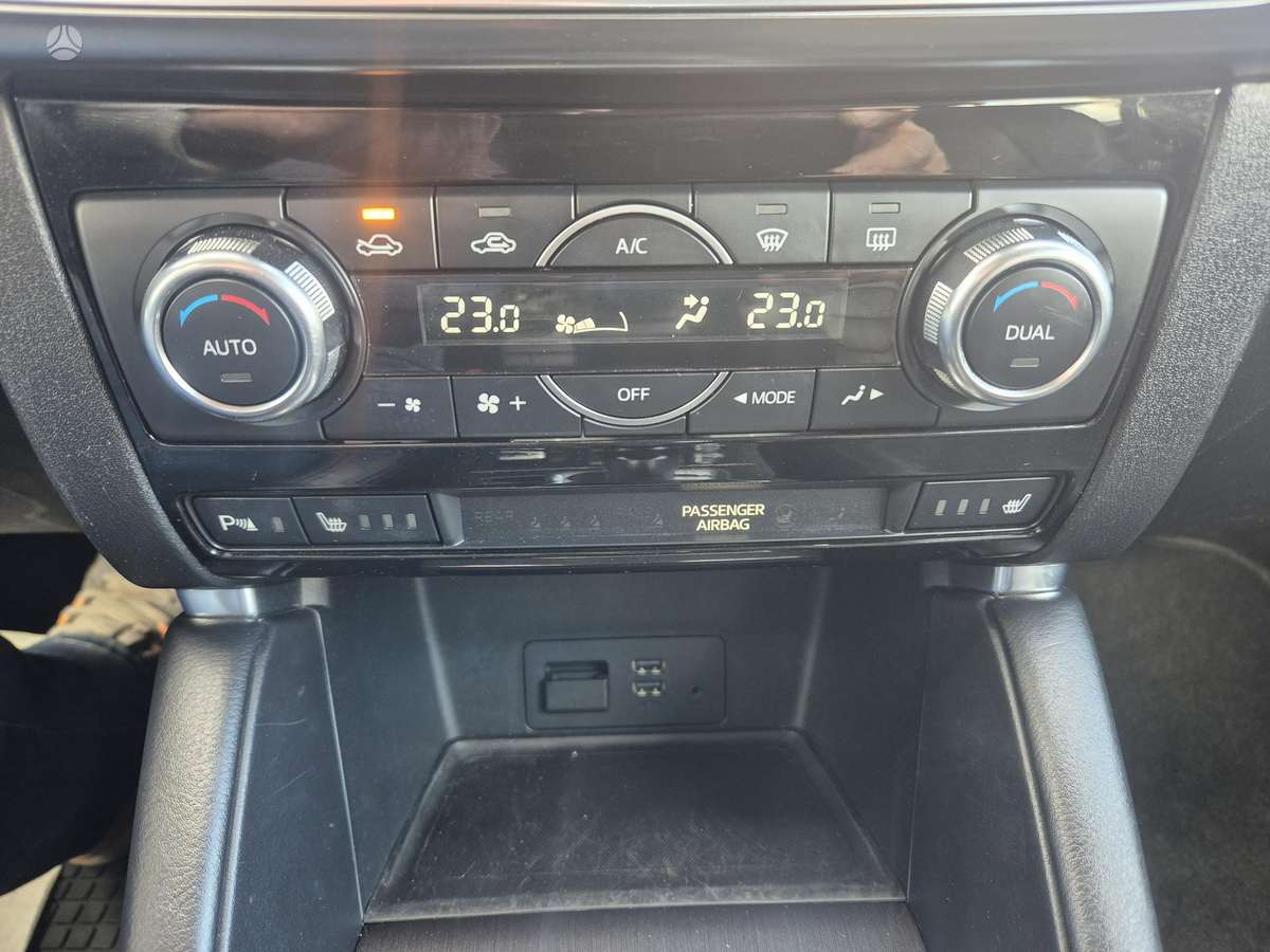 Mazda CX-5, 2.2 l., off-road / crossover