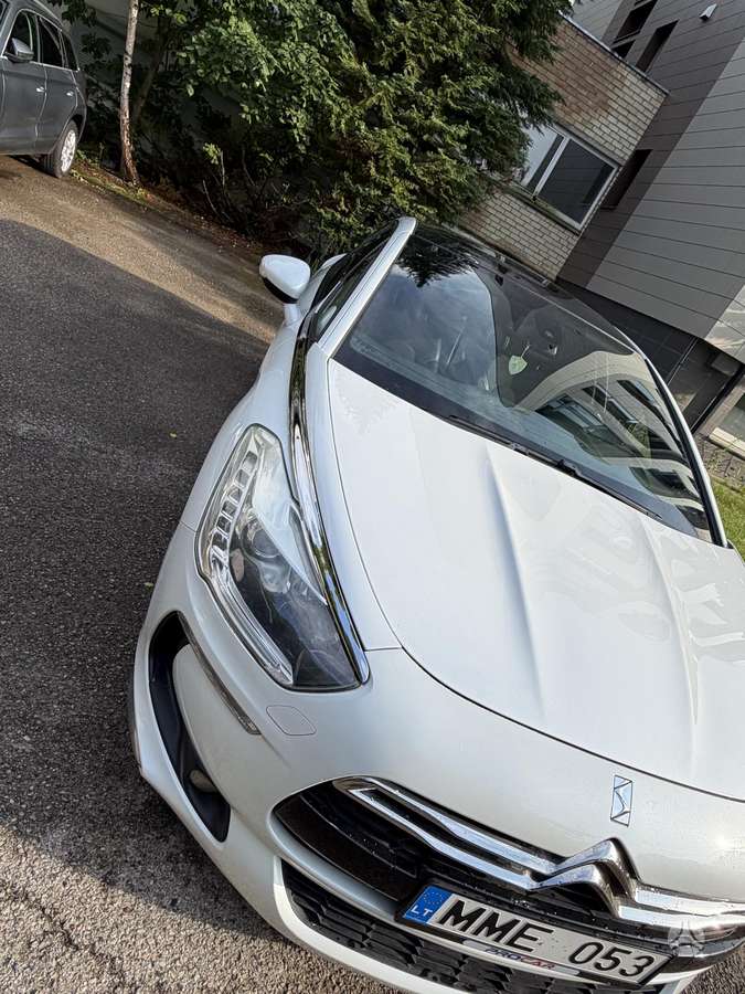 Citroen DS5, 1.6 l., hatchback