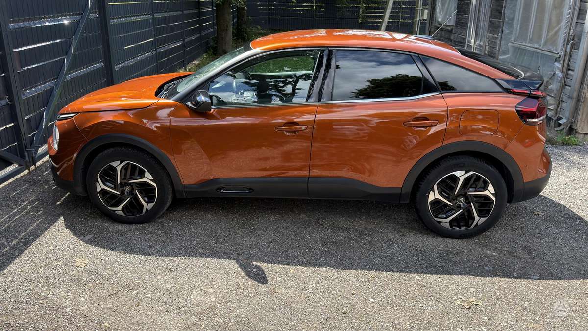 Citroen C4, 1.2 l., hatchback