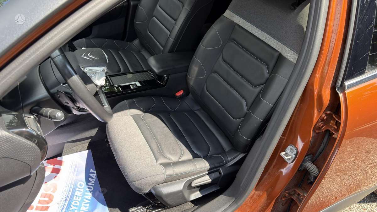 Citroen C4, 1.2 l., hatchback