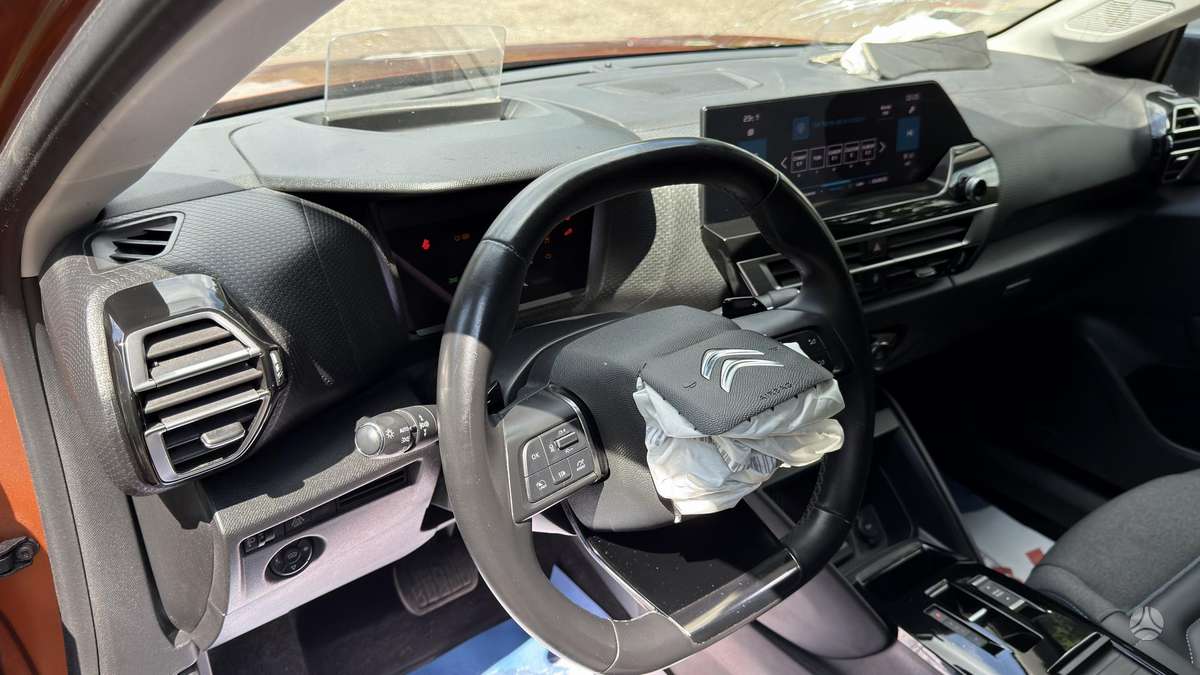 Citroen C4, 1.2 l., hatchback