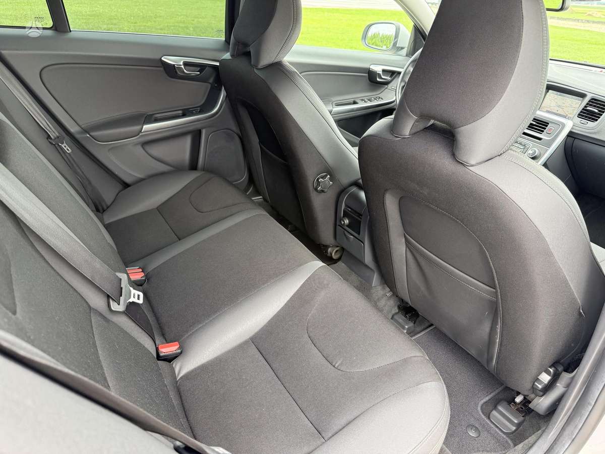 Volvo V60, 2.4 l., universalas