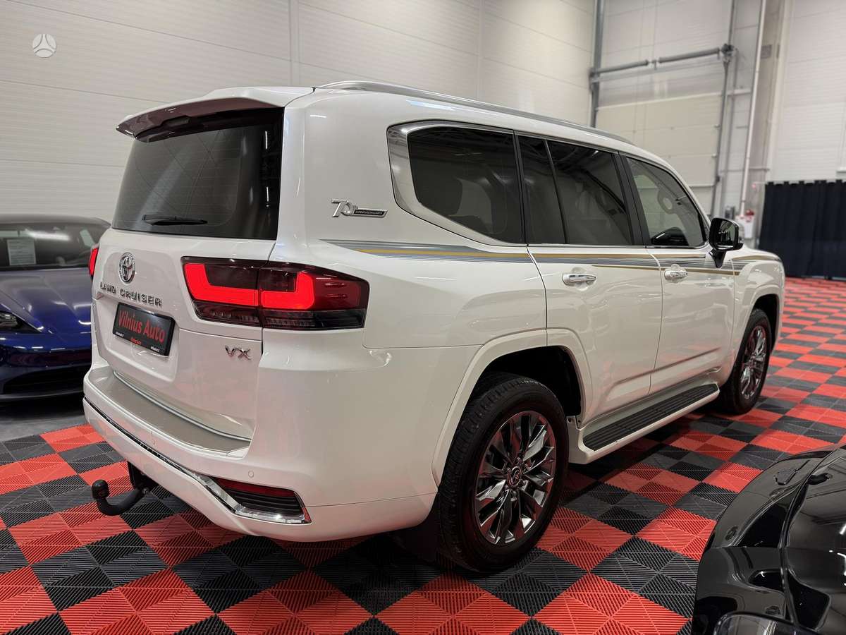 Toyota Land Cruiser - 4
