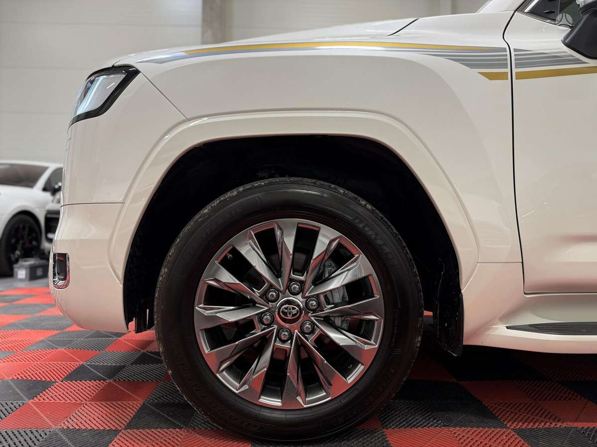 Toyota Land Cruiser - 9