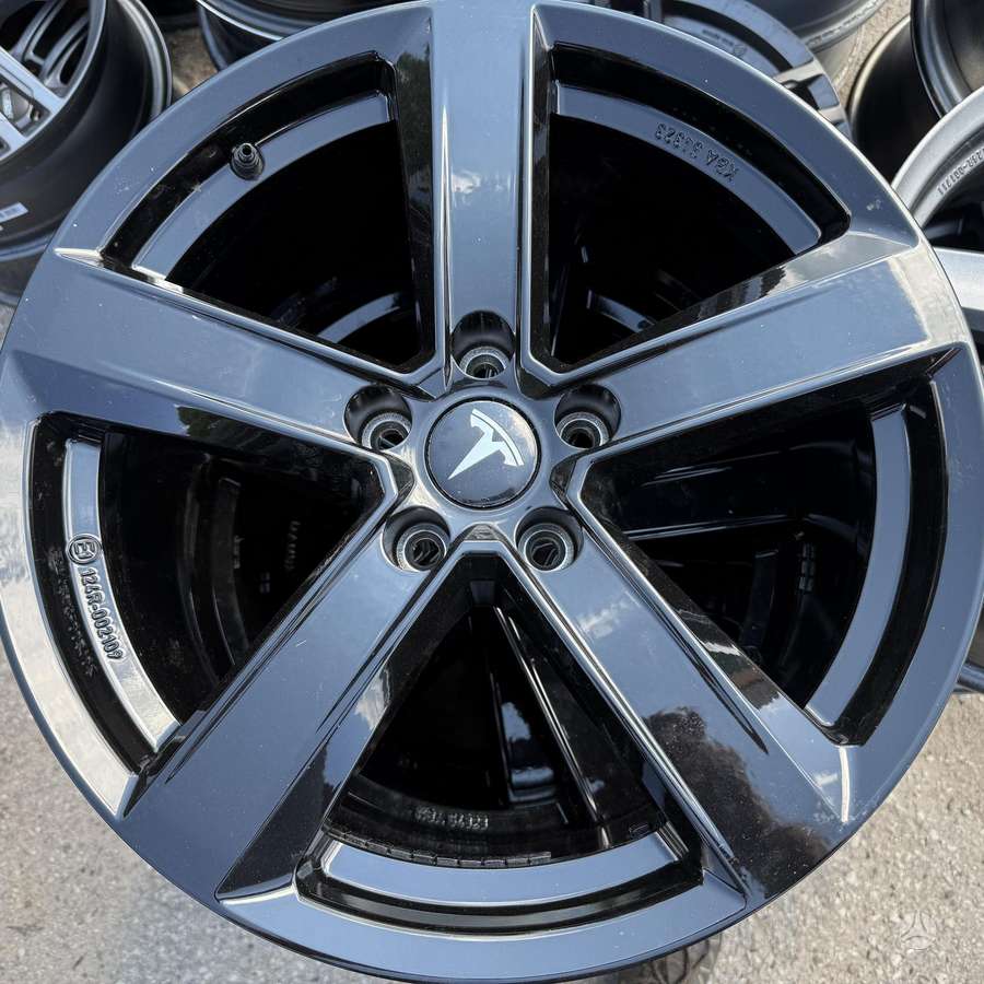 TESLA Model 3, light alloy, R18