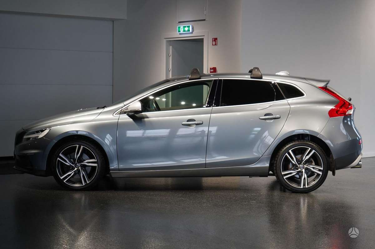 Volvo V40, 2.0 l., hatchback
