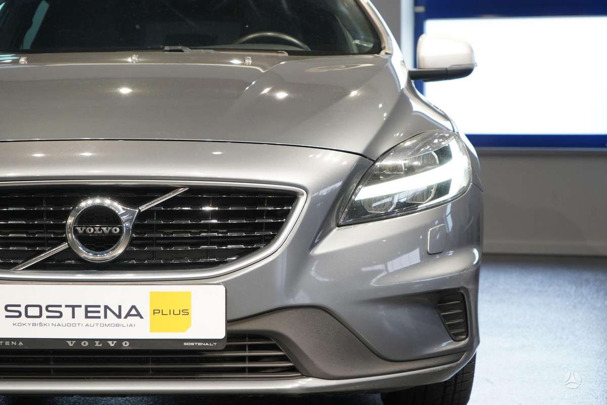 Volvo V40, 2.0 l., hatchback