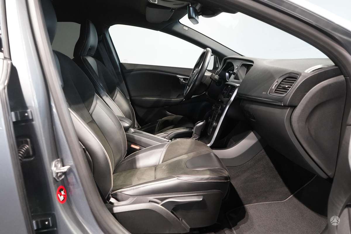 Volvo V40, 2.0 l., hatchback
