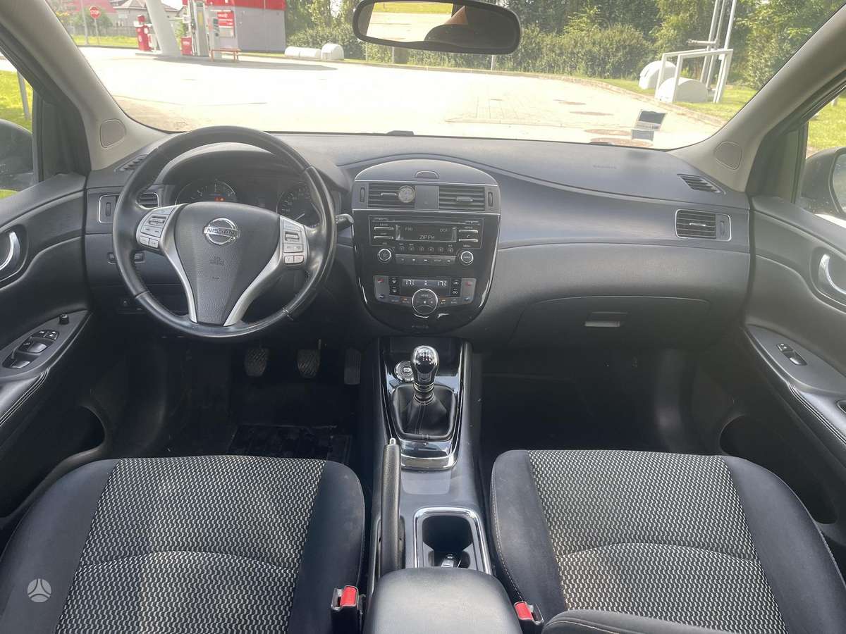 Nissan Pulsar, 1.5 l., Хэтчбек