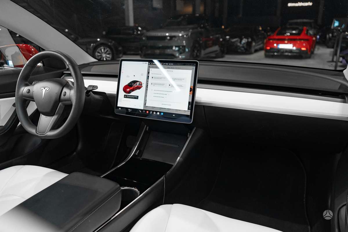Tesla Model 3, 81 кВт·ч, Хэтчбек