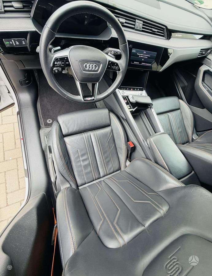 Audi e-tron, 95 kWh, off-road / crossover