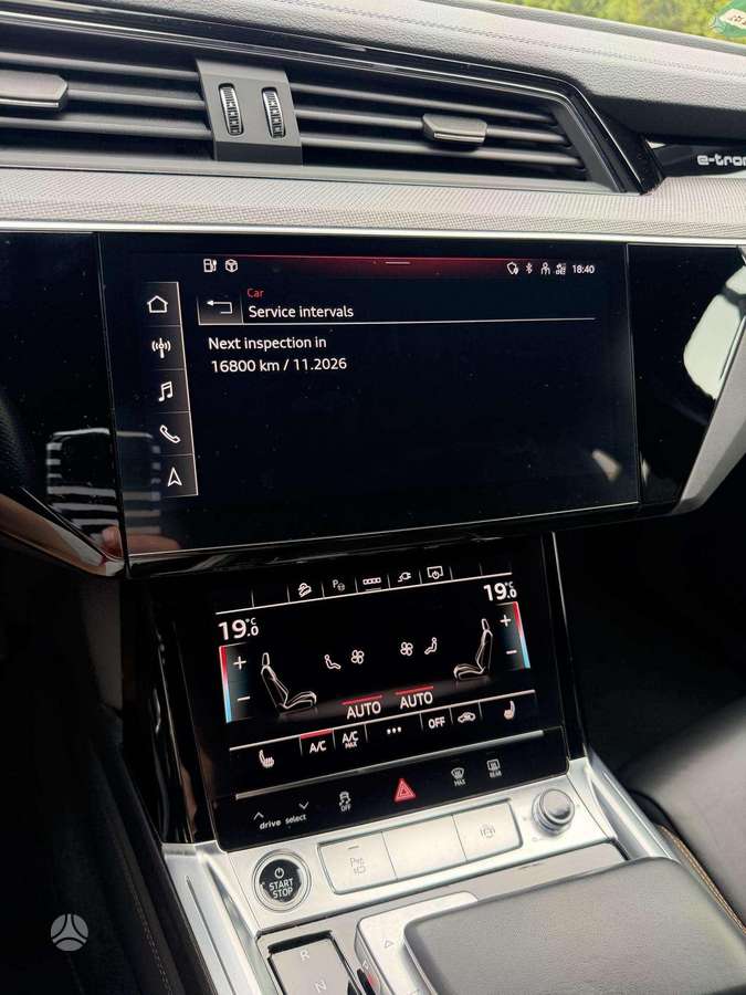Audi e-tron, 95 kWh, off-road / crossover