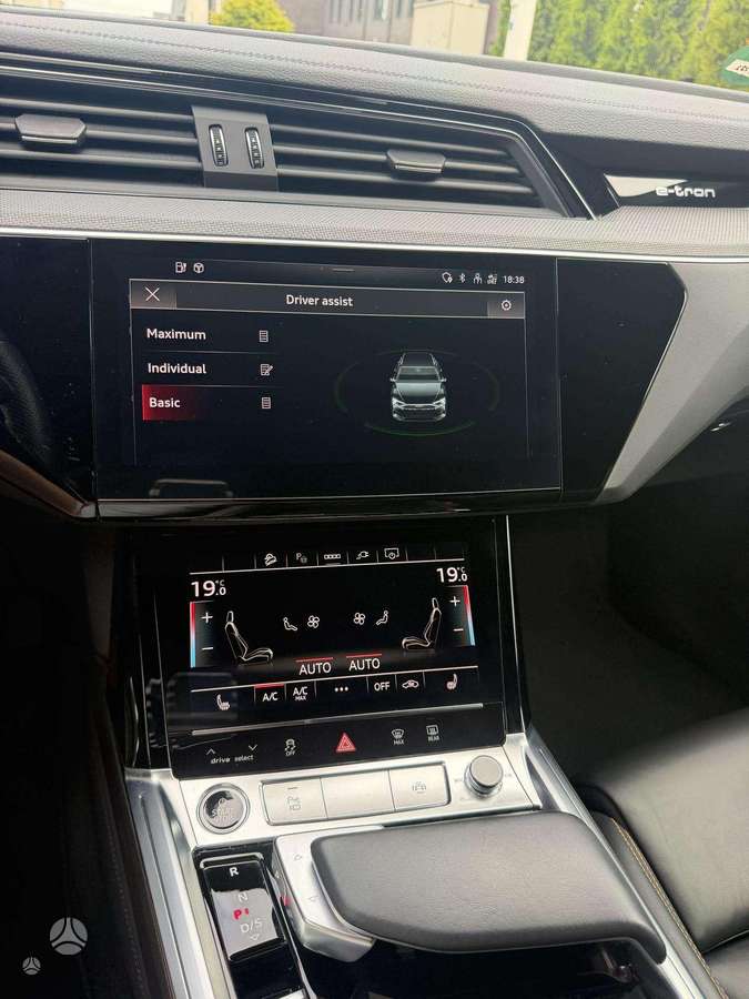 Audi e-tron, 95 kWh, off-road / crossover