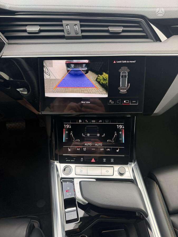 Audi e-tron, 95 kWh, off-road / crossover