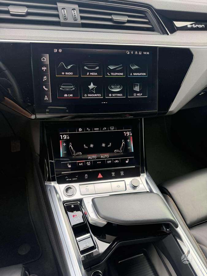 Audi e-tron, 95 kWh, off-road / crossover