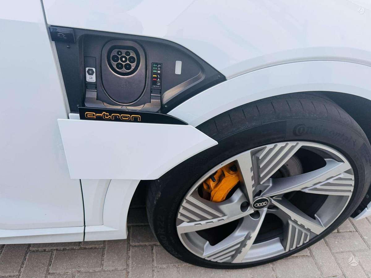 Audi e-tron, 95 kWh, off-road / crossover