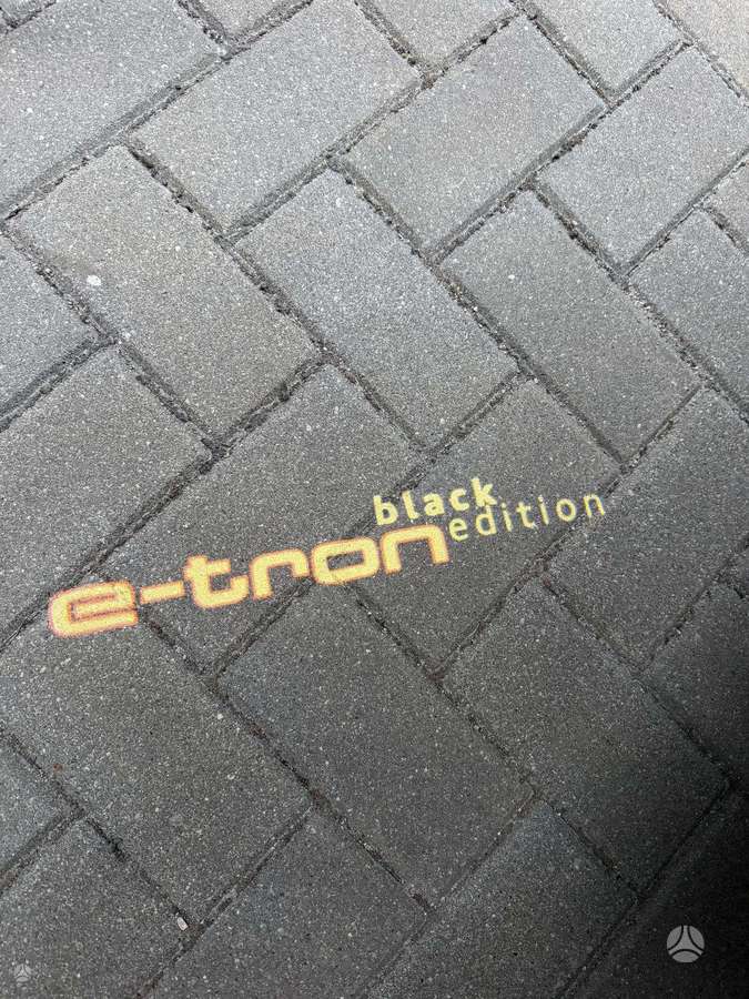 Audi e-tron, 95 kWh, off-road / crossover