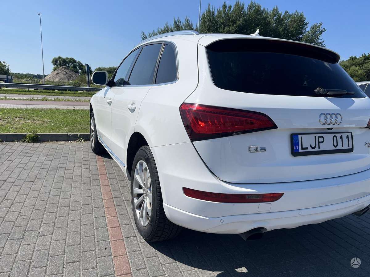 Audi Q5, 2.0 l., off-road / crossover