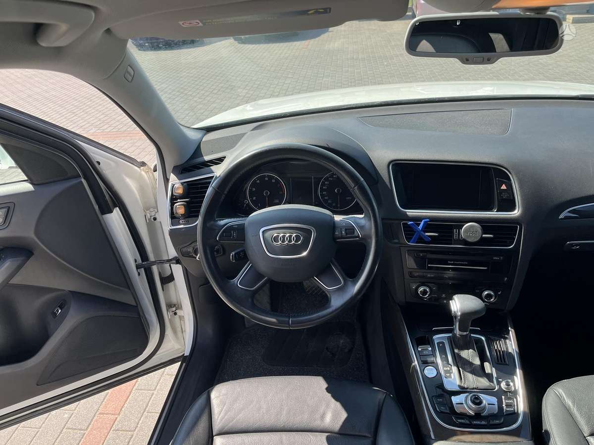 Audi Q5, 2.0 l., off-road / crossover