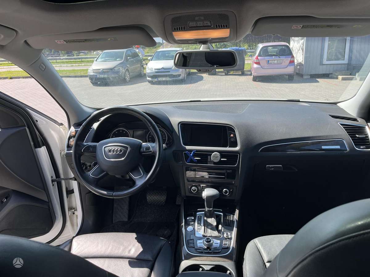 Audi Q5, 2.0 l., off-road / crossover