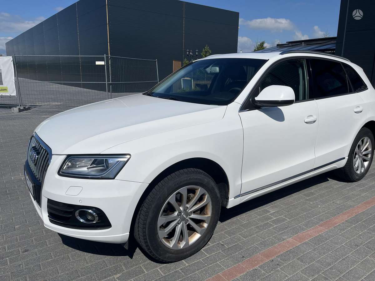 Audi Q5, 2.0 l., off-road / crossover