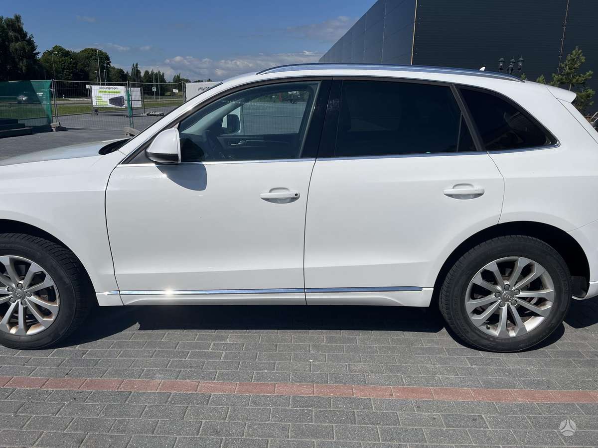 Audi Q5, 2.0 l., off-road / crossover