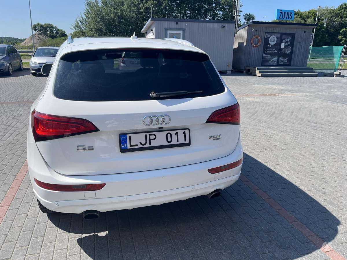 Audi Q5, 2.0 l., off-road / crossover