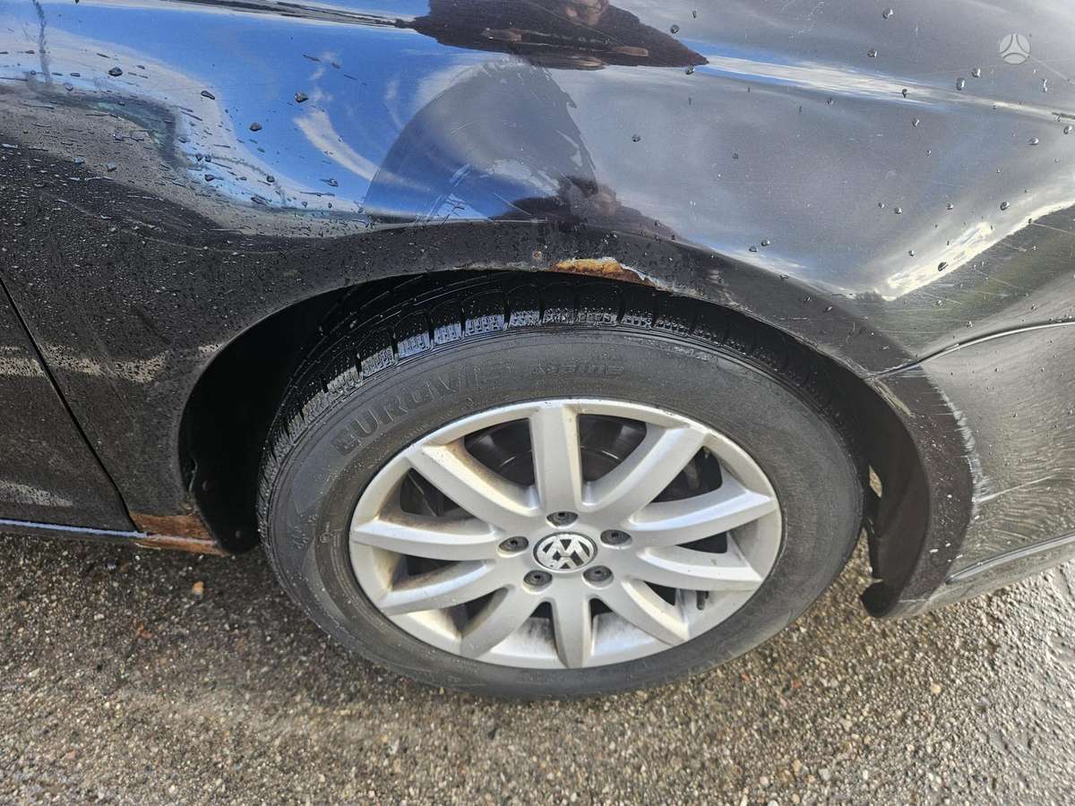 Volkswagen Golf - 6