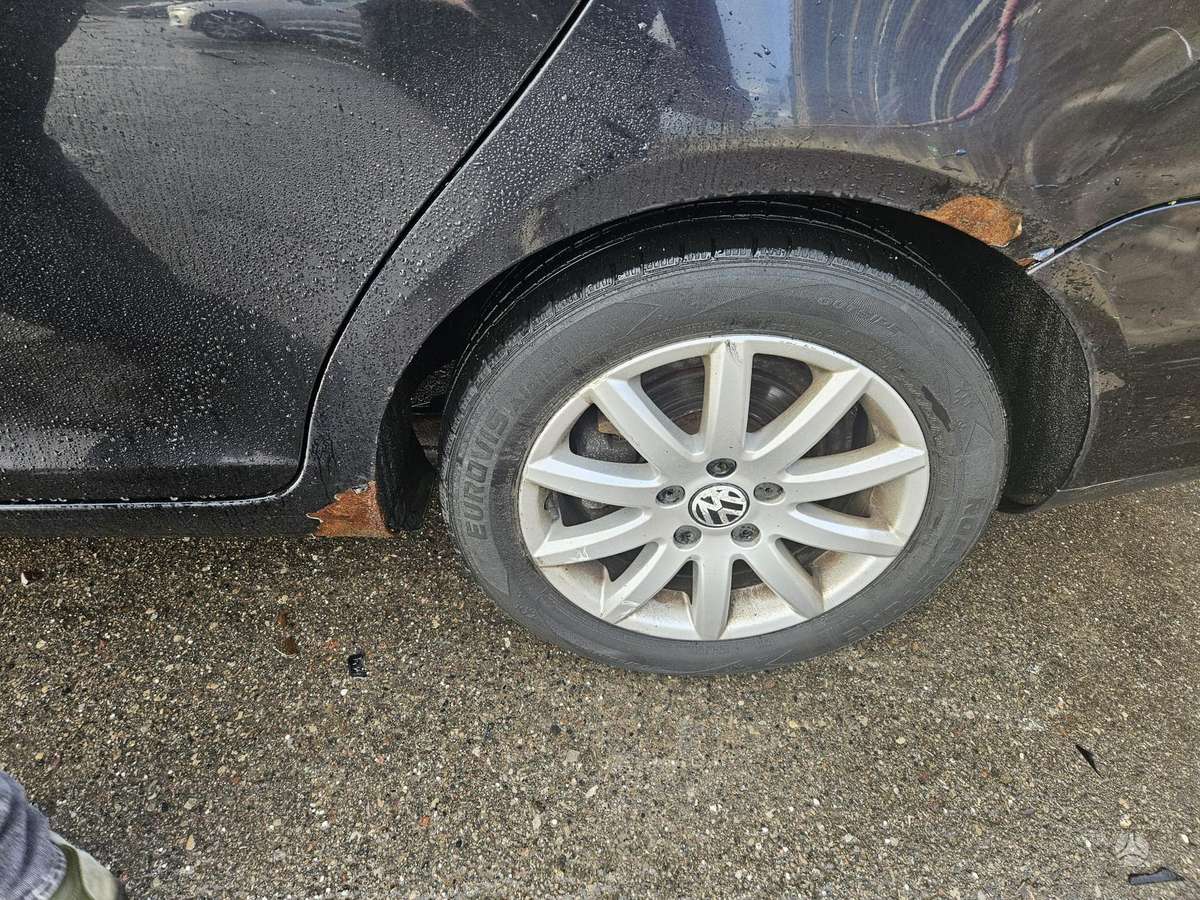 Volkswagen Golf - 8